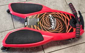 Nextsport F033720wm Spinner Shark Gomo Knee Board Drifting Caster Red - Ride On