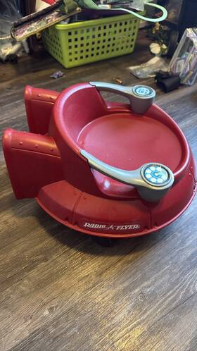 Radio Flyer 042385006105 Spin N Saucer Toddler Spaceship Toy