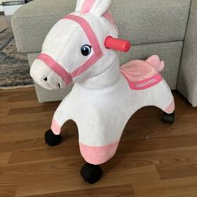 Radio Flyer 41904 Socks Rolling Pony Plush Caster Ride-on Horse For Girls And Boys