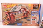 Mattel Hot Wheels Track Builder Stunt Bridge Kit / 5 Free Cars DWW97. Fixed Price $39.99.