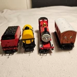Hornby Thomas & Friends James Set Oo Gauge Model Train With Rolling Stock Trucks. Fixed Price $321.71.